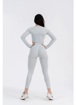 Light Grey Seamless Bra, Long Sleeve Crop & High-Waist 8/9 Leggings Set - Sculpting Fit and All-Day Comfort