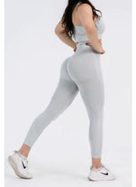 Light Grey Seamless Bra, Long Sleeve Crop & High-Waist 8/9 Leggings Set - Sculpting Fit and All-Day Comfort