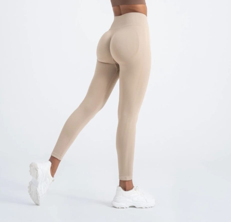 FlexForm™ Premium Seamless Push-Up Tayt